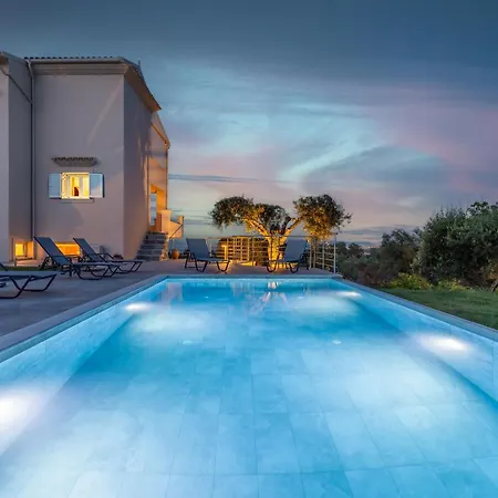 Villa Avra House *