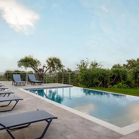Villa Avra House *